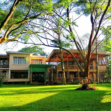 Хостел Jinja Backpackers Экстерьер фото