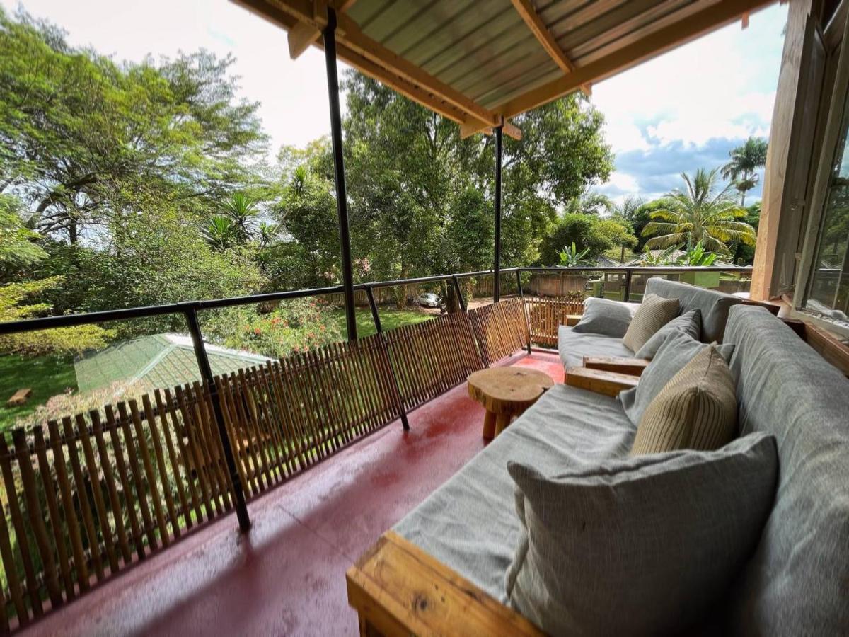 Хостел Jinja Backpackers Экстерьер фото