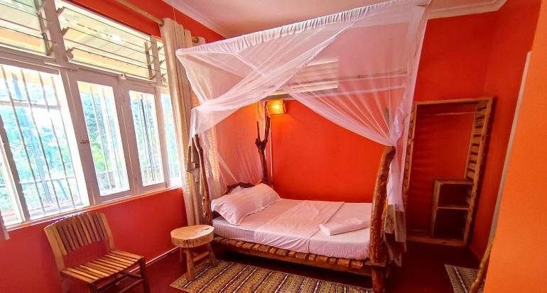 Хостел Jinja Backpackers Экстерьер фото