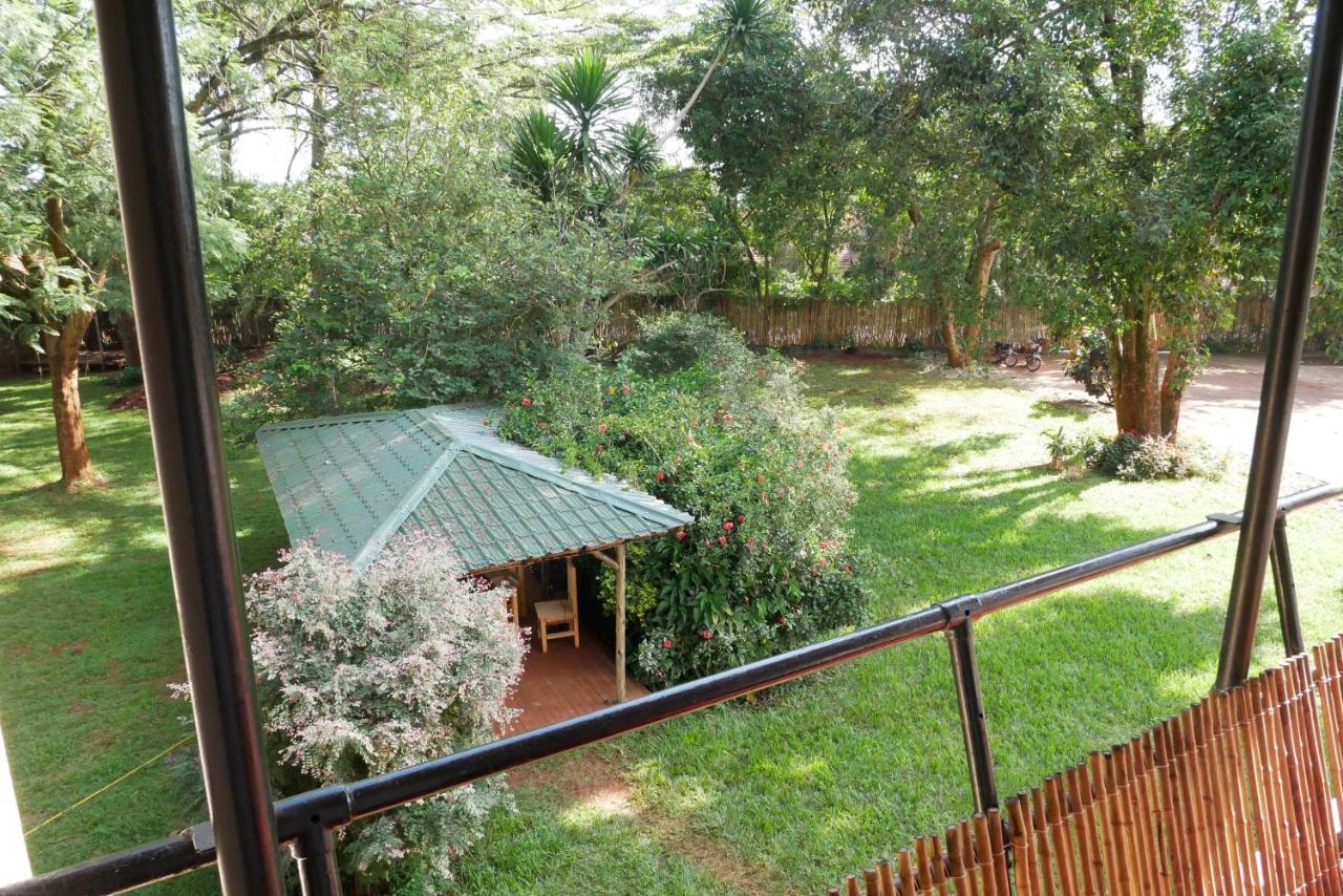Хостел Jinja Backpackers Экстерьер фото