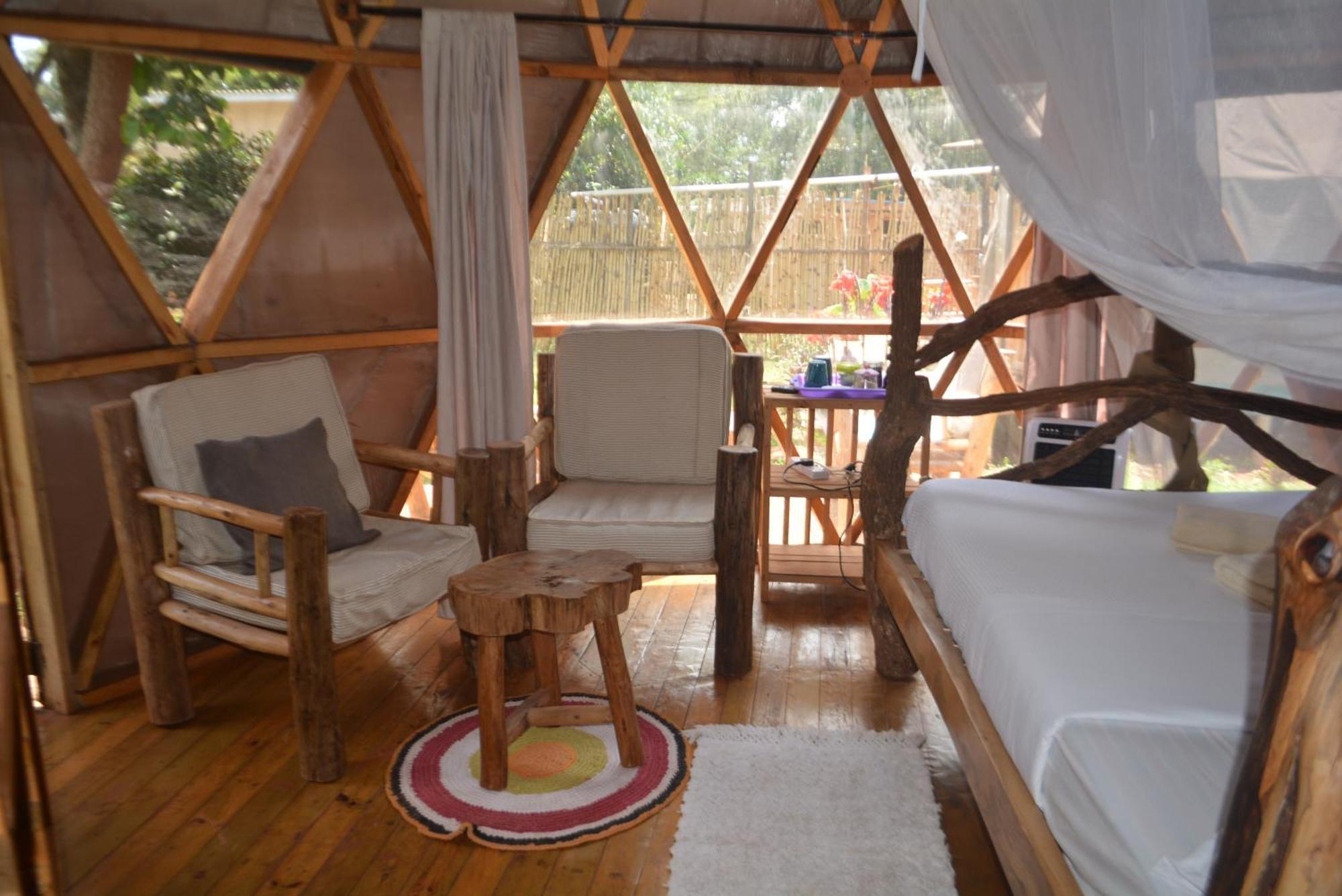 Хостел Jinja Backpackers Экстерьер фото