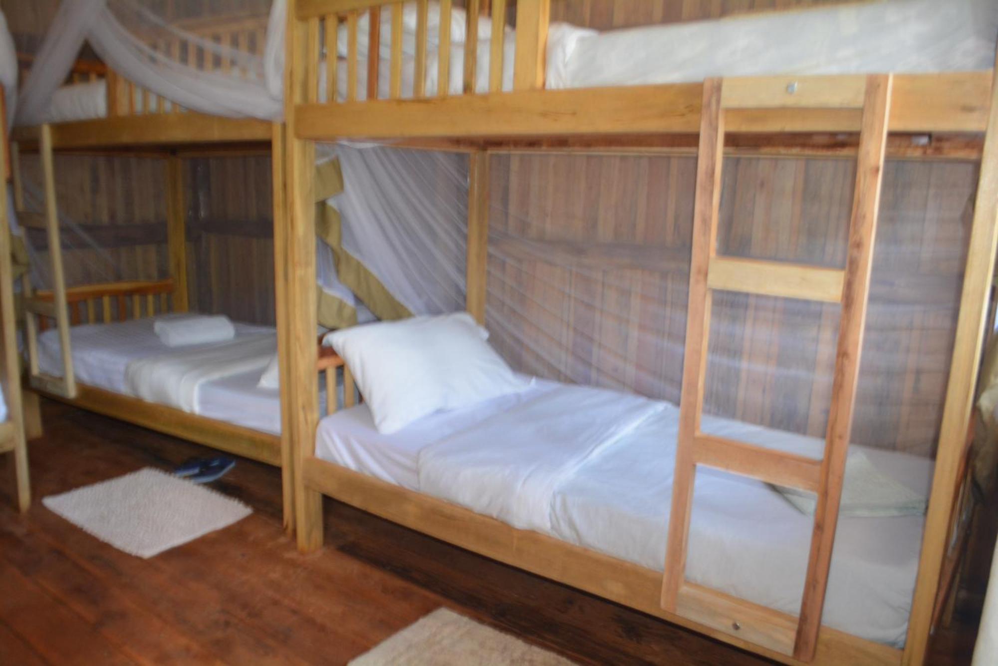 Хостел Jinja Backpackers Экстерьер фото