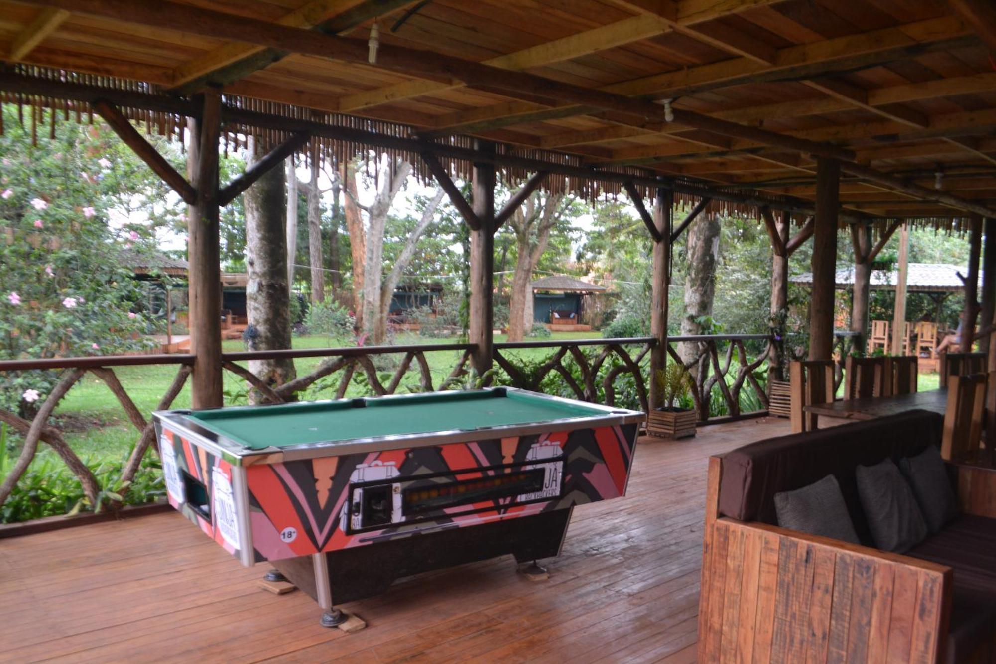 Хостел Jinja Backpackers Экстерьер фото