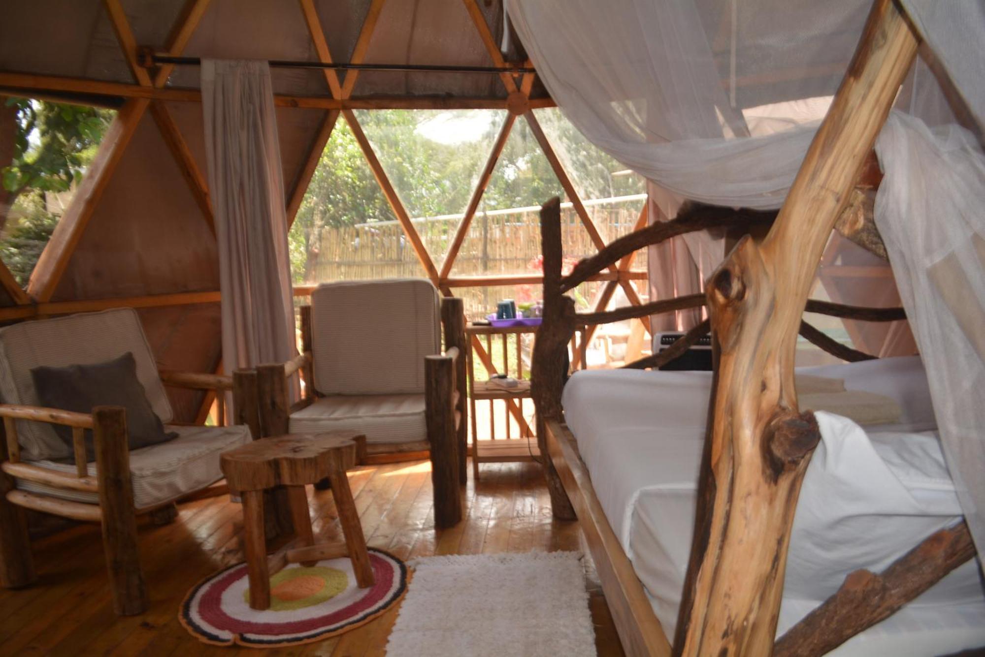 Хостел Jinja Backpackers Экстерьер фото