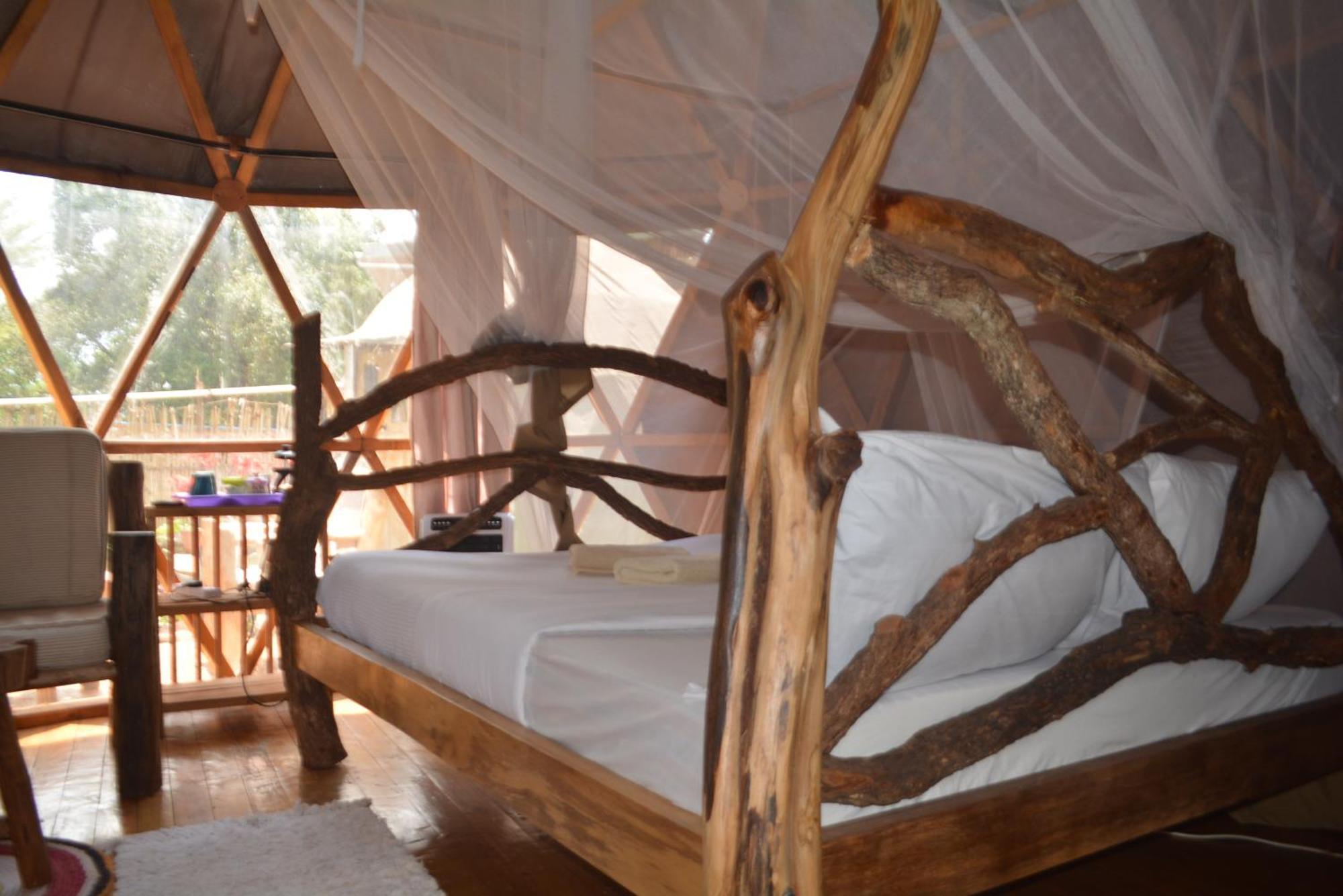 Хостел Jinja Backpackers Экстерьер фото